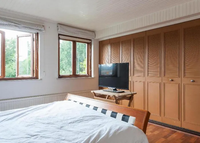 First Floor With Bedroom Bathroom Kitchen Office In Near Tue And Centre Pansiyon Eindhoven