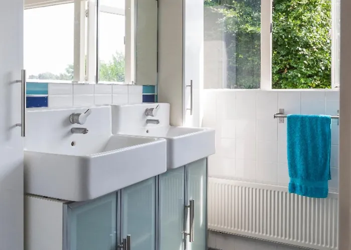 Pansiyon First Floor With Bedroom Bathroom Kitchen Office In Near Tue And Centre Eindhoven