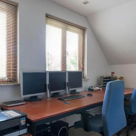 Kwatera prywatna First Floor With Bedroom Bathroom Kitchen Office In Near Tue And Centre
