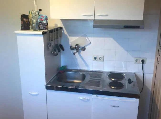 First Floor With Bedroom Bathroom Kitchen Office In Near Tue And Centre