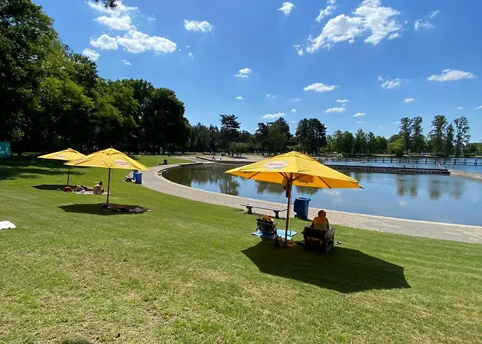 Alloggio in famiglia First Floor With Bedroom Bathroom Kitchen Office In Near Tue And Centre *