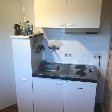 First Floor With Bedroom Bathroom Kitchen Office In Near Tue And Centre